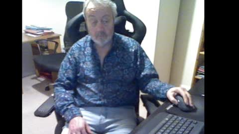 erasmus_d online show from January 12, 6:05 pm