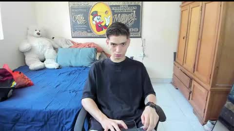 erick_de_rossee online show from April 7, 5:46 pm