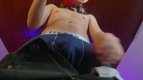Snapshot of eross_guyy chatting on October 22, 4:05 am Camilo online show from October 22, 4:05 am