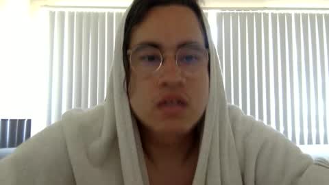 esiiiiiiiiis online show from April 19, 8:11 pm