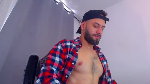 Snapshot of esteban7984068 chatting on February 19, 7:05 pm esteban online show from February 19, 7:05 pm