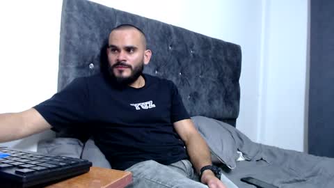 Esteban Fernandez online show from May 26, 3:30 pm