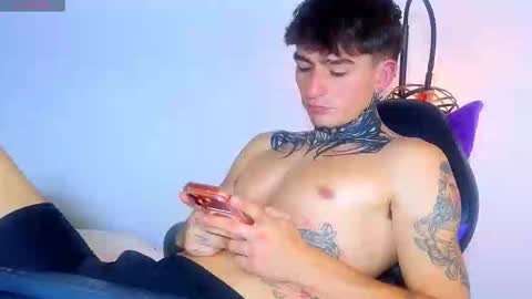 Esteban independent model online show from November 13, 9:30 pm