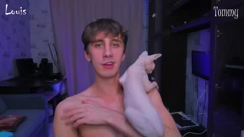 Snapshot of esthetics_boys chatting on December 18, 2:53 am LOUIS online show from December 18, 2:53 am