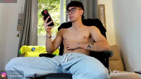 etham_wolf1 online show from June 18, 5:51 pm