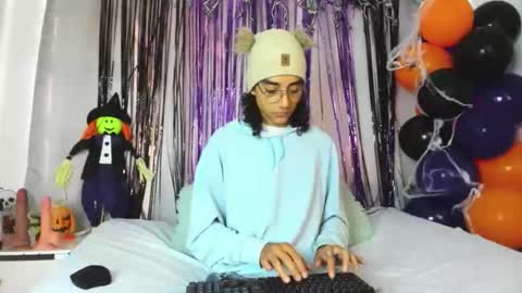 ethanblackwoodd online show from October 28, 7:49 pm