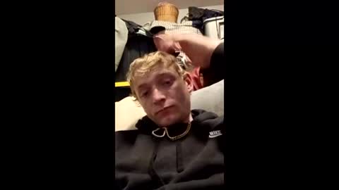 ethanbmx2001 online show from April 7, 10:37 am