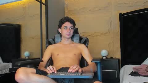 ethanlowell online show from December 4, 6:09 am