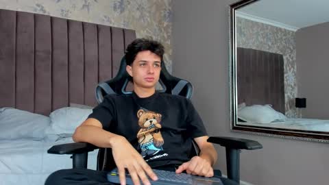 ethanlowell online show from November 21, 5:17 am