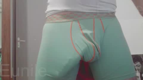 eunile online show from November 17, 8:23 pm