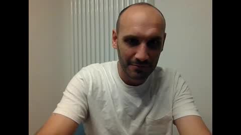 Extro online show from April 26, 8:49 pm