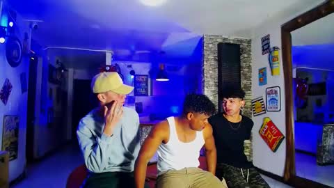 extrangers online show from January 4, 12:05 pm