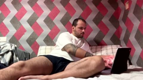 feet_fet online show from April 28, 12:10 pm