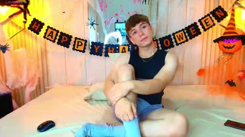 Snapshot of femboy_max chatting on October 23, 12:19 pm Femboy Max online show from October 23, 12:19 pm