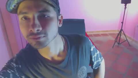 fermingomez1 online show from February 5, 7:10 pm