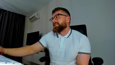 FindomGuyXXX online show from April 19, 6:10 pm