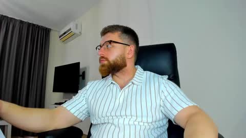 FindomGuyXXX online show from April 11, 9:46 am