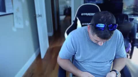 FL guy online show from January 5, 8:01 pm