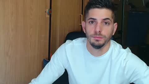 independent model online show from September 27, 5:00 pm