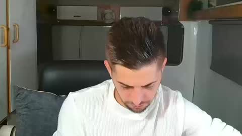 independent model online show from October 16, 3:42 pm