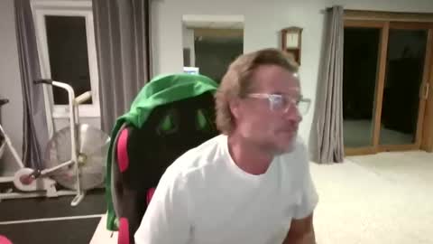 foodforcatfists online show from January 15, 4:16 am