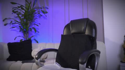 Frank Farrell. Hey remember to give me a thumbs up Ty online show from April 20, 11:40 pm