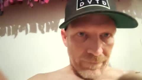 Famous Blue Eyes online show from May 16, 1:25 am