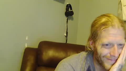 Snapshot of frankoze80 chatting on October 21, 3:42 am frankoze80 online show from October 21, 3:42 am