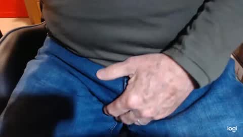 Snapshot of friskyfingers48 chatting on December 17, 4:53 pm Free Cum Show online show from December 17, 4:53 pm