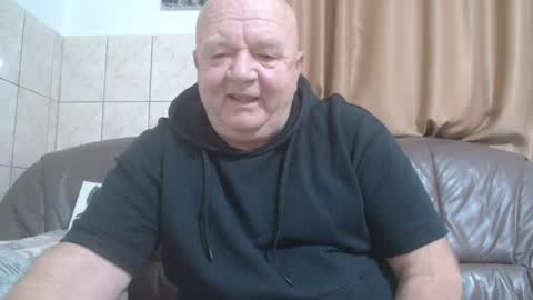 fullballs6 online show from December 19, 3:07 am