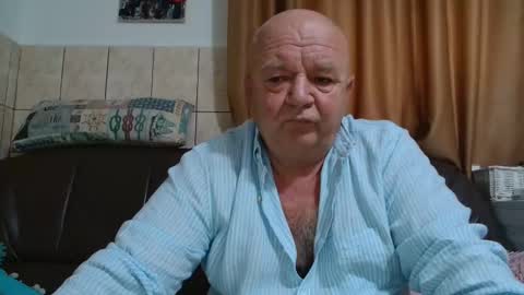 fullballs6 online show from December 5, 7:05 am