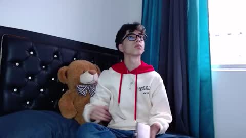 gabriel_x18 online show from March 15, 8:59 pm