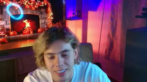 Snapshot of gemdominus chatting on October 29, 2:03 am Gem Dominus online show from October 29, 2:03 am