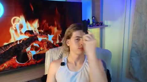 Snapshot of gemdominus chatting on October 4, 3:22 am Gem Dominus online show from October 4, 3:22 am