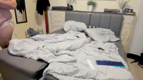 ALEX  online show from September 12, 6:41 pm