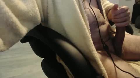 Snapshot of ghostatitude chatting on December 5, 7:27 am ghostatitude online show from December 5, 7:27 am