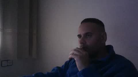 Snapshot of gioshadow chatting on December 22, 8:27 am gioshadow online show from December 22, 8:27 am