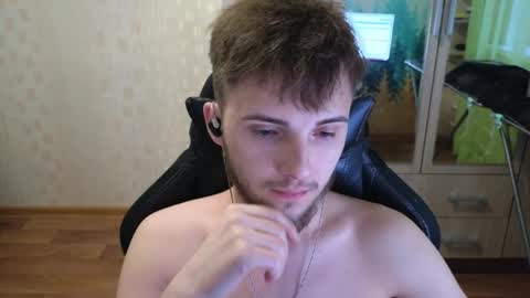 Golden boyyy21 online show from April 22, 4:23 pm