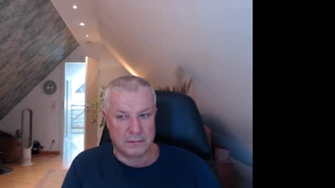 grau197077 online show from July 13, 9:55 am