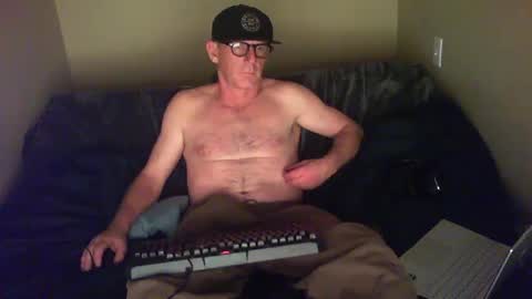 Snapshot of greenrooster1 chatting on October 12, 8:08 am greenrooster1 online show from October 12, 8:08 am