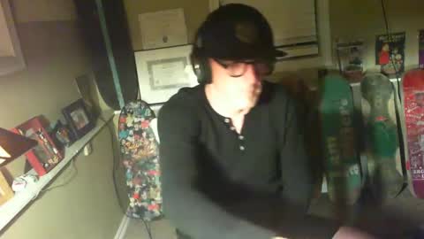 Snapshot of greenrooster1 chatting on October 17, 7:01 am greenrooster1 online show from October 17, 7:01 am