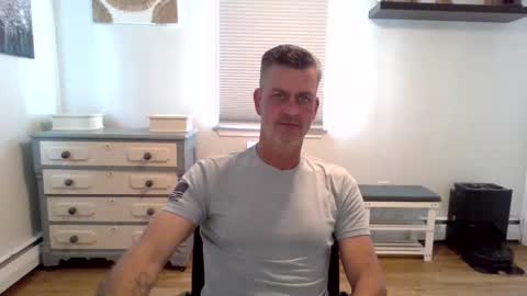 gudguy2025 online show from May 10, 2:51 pm