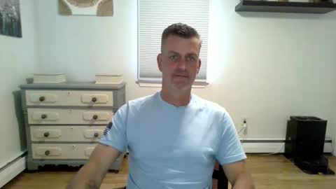 gudguy2025 online show from May 6, 12:39 pm