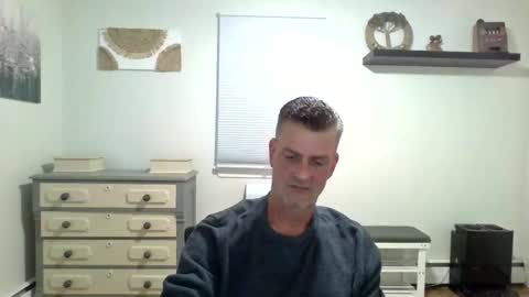 gudguy2025 online show from May 24, 11:33 pm