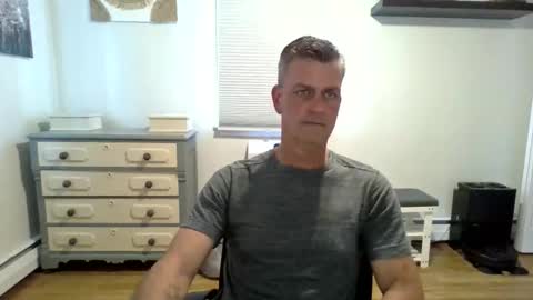 gudguy2025 online show from May 18, 4:22 pm