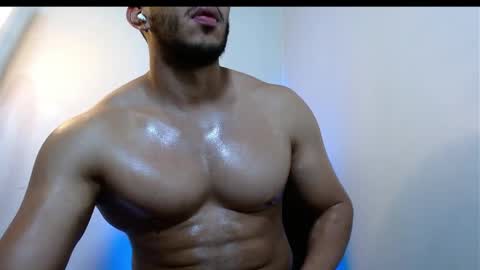 holl latino online show from April 18, 9:15 pm