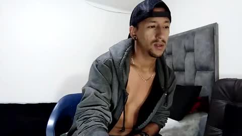 Snapshot of guykarim chatting on February 9, 2:06 am karim online show from February 9, 2:06 am