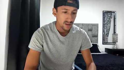 Snapshot of guykarim chatting on October 15, 3:58 am karim online show from October 15, 3:58 am