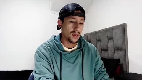 Snapshot of guykarim chatting on February 24, 7:44 am karim online show from February 24, 7:44 am