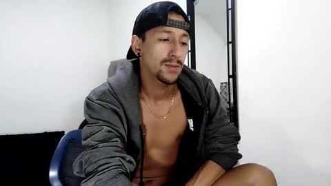 Snapshot of guykarim chatting on January 26, 1:47 pm karim online show from January 26, 1:47 pm